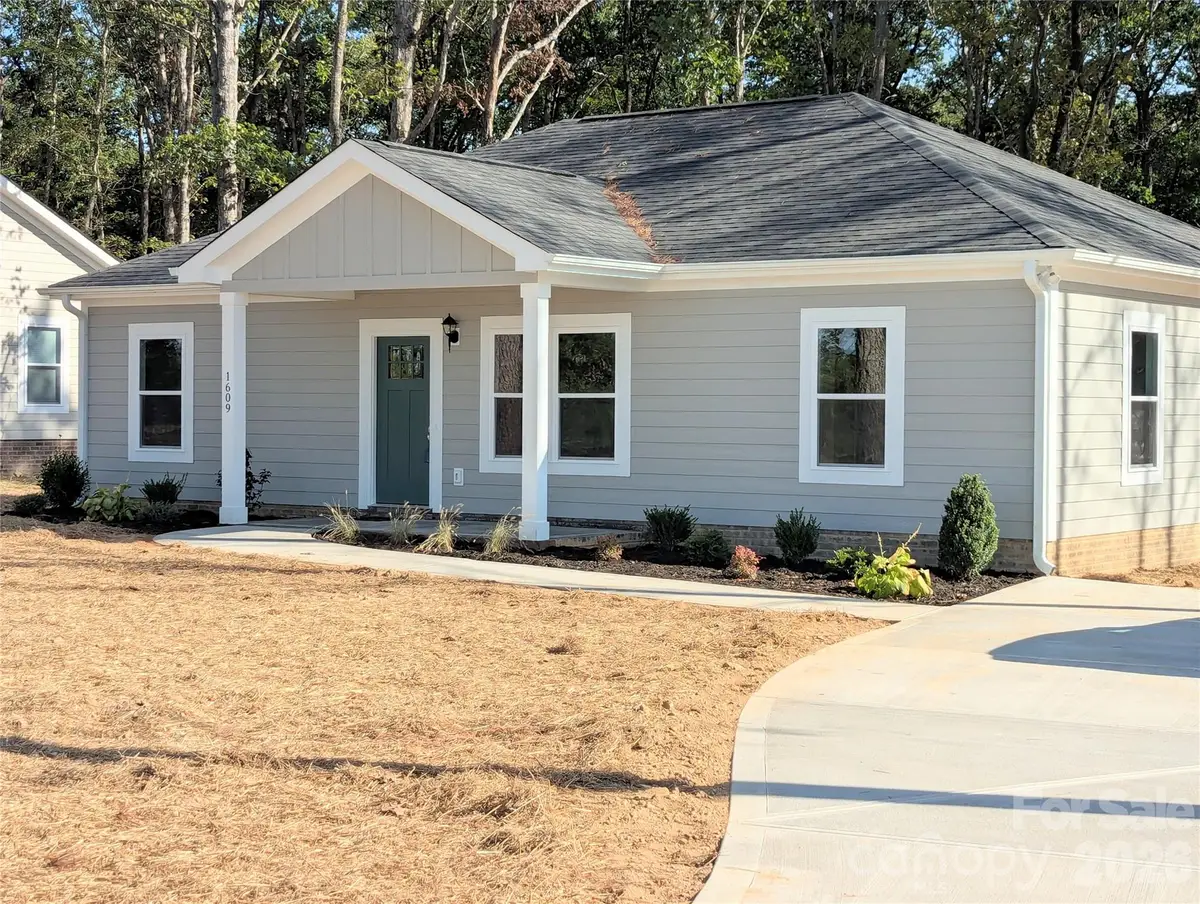 1609 N Sutherland Avenue, Monroe, NC 28110 - #1