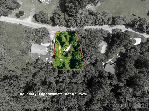 154 Pacolet Street, Saluda, NC 28773
