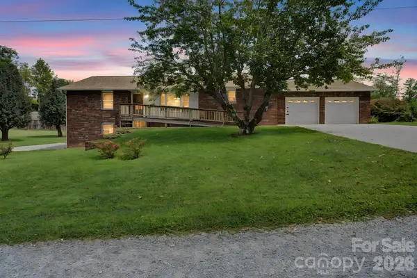 230 Blythewood Drive, Hendersonville, NC 28792