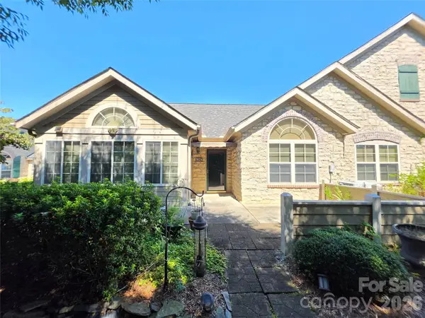 812 Wynnshire Drive #B, Hickory, NC 28601
