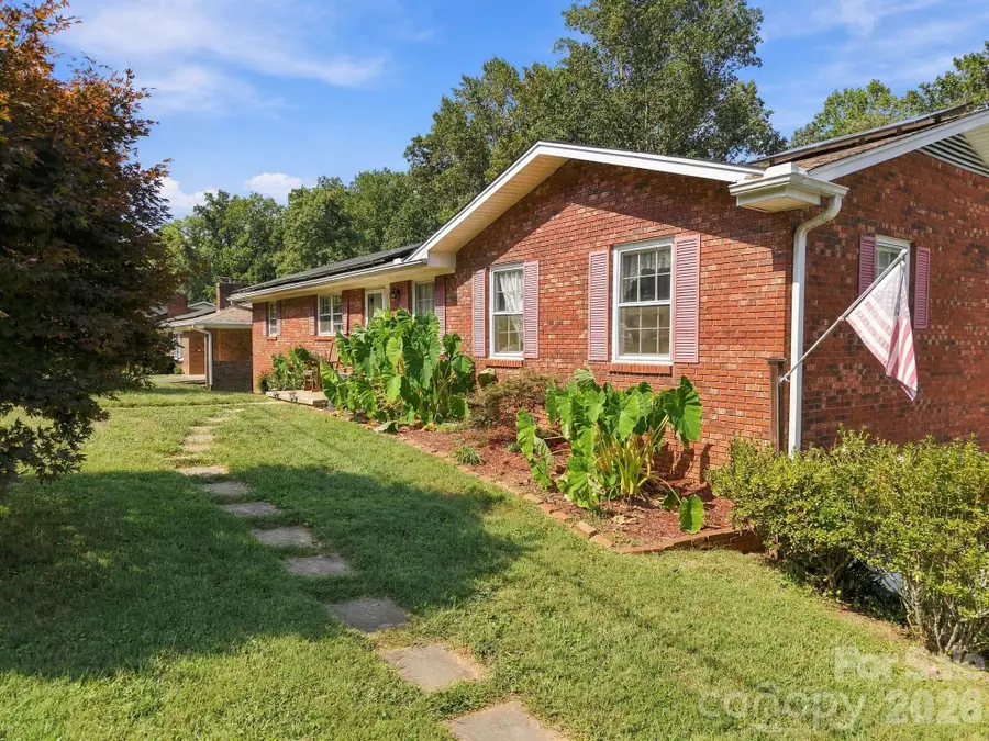 7 Fieldcrest Circle, Asheville, NC 28806 - #2