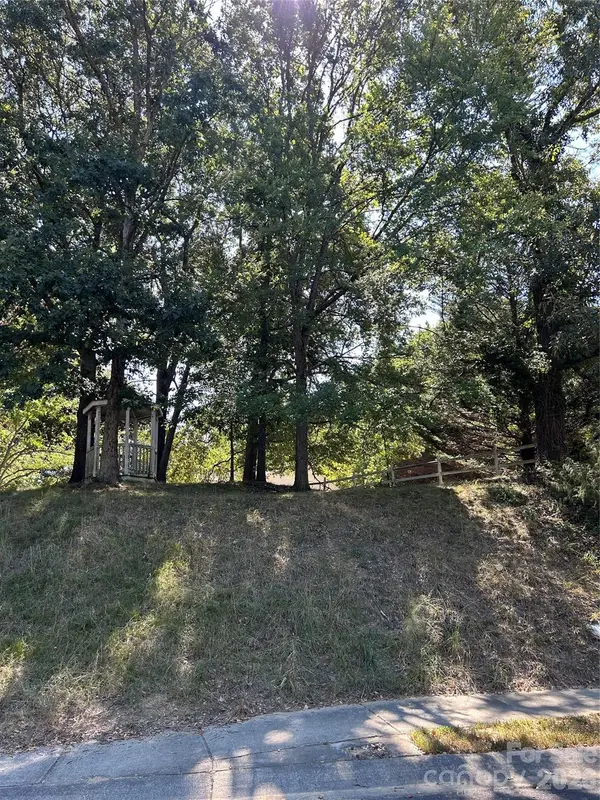 499 Chadmore South Drive, Charlotte, NC 28270