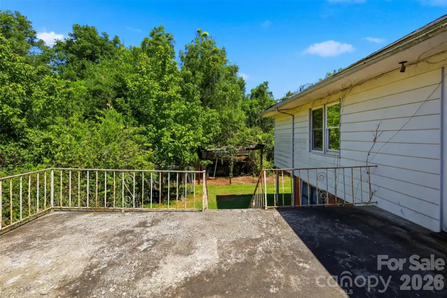 512 1st Street W, Conover, NC 28613 - #3