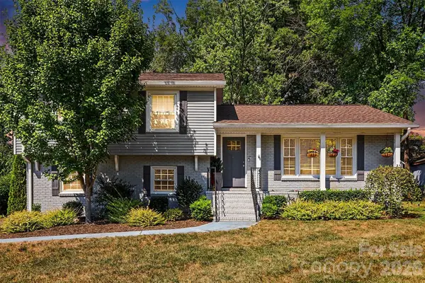 5621 Alanhurst Place, Charlotte, NC 28217