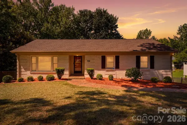 912 Tally Ho Court, Charlotte, NC 28212