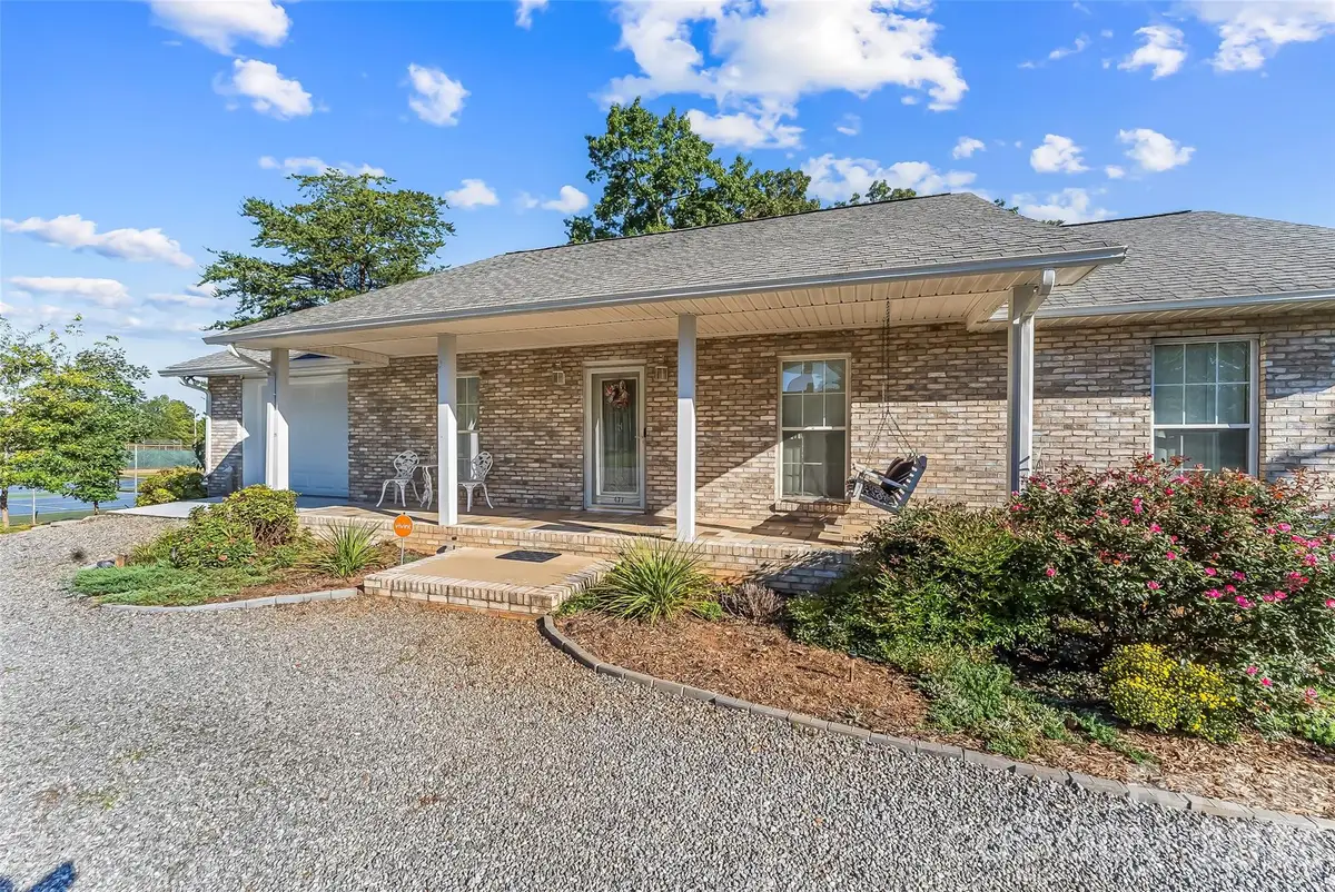 477 14th Avenue Drive Ne, Hickory, NC 28601 - #1