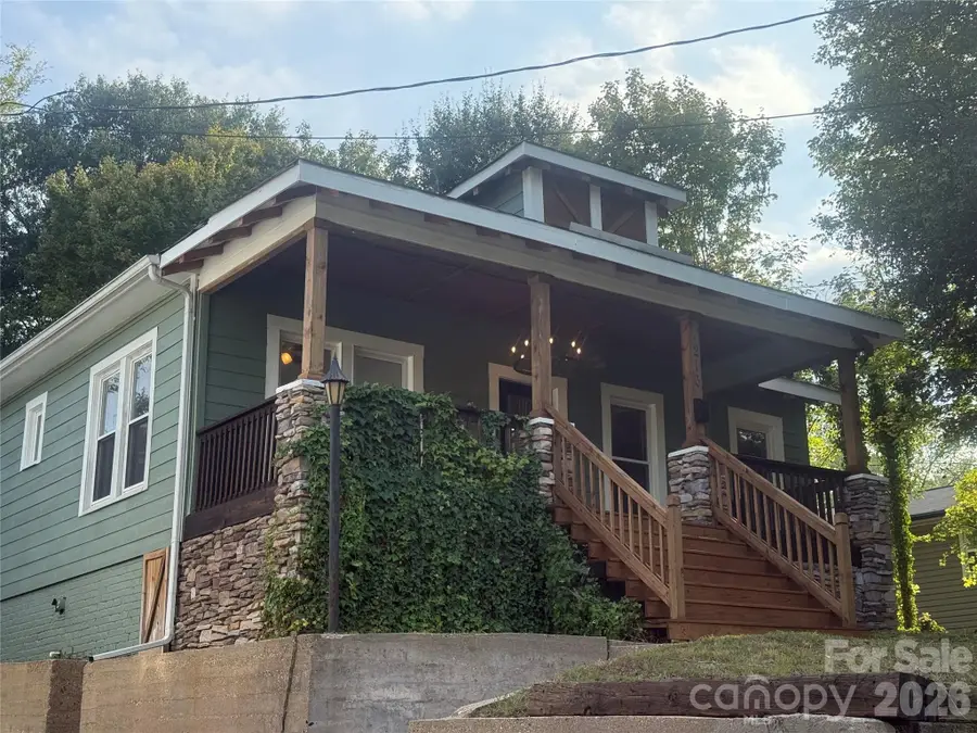 216 E Catawba Avenue, Mount Holly, NC 28120 - #2
