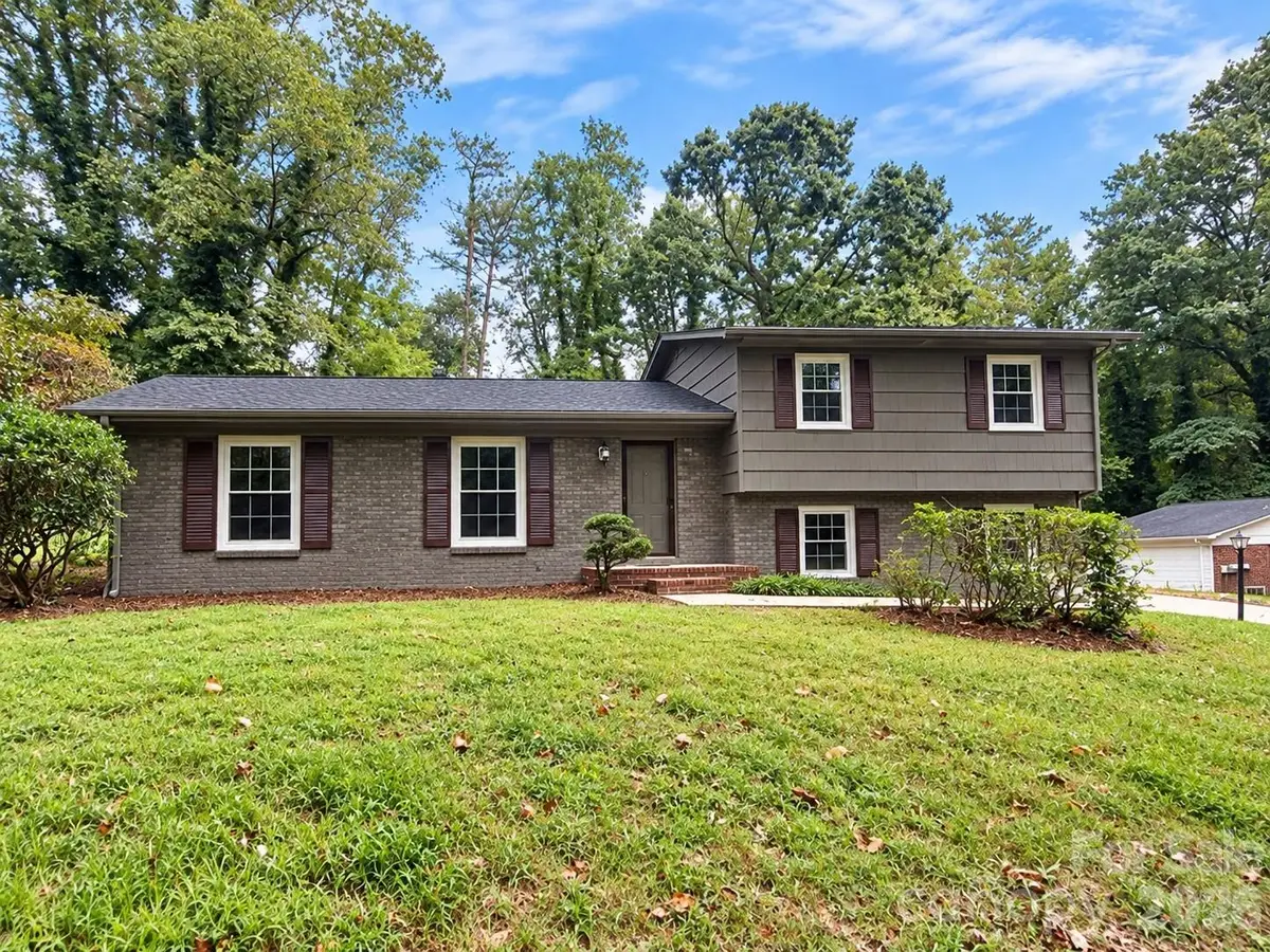 845 Cherokee Place Sw, Lenoir, NC 28645 - #1