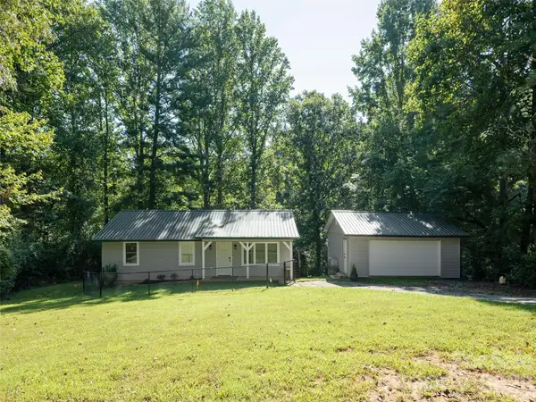 4103 Turnpike Road, Horse Shoe, NC 28742