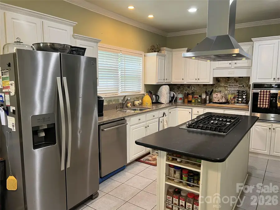 201 S Face Lane, Burnsville, NC 28714 - #3