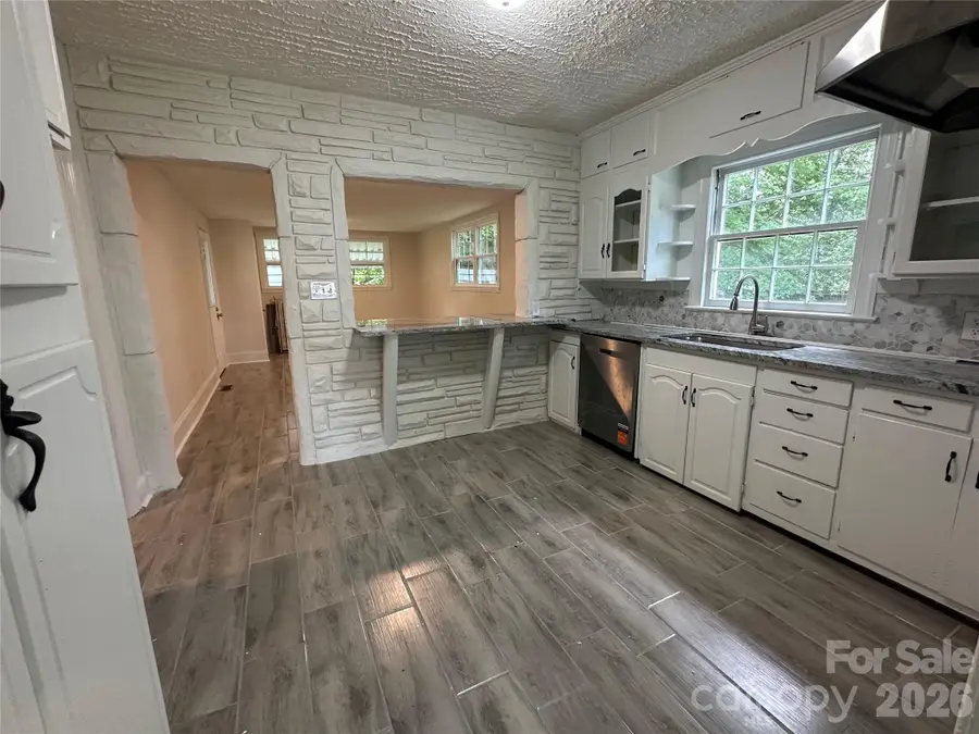 1900 Peachtree Street, Winston Salem, NC 27107 - #3