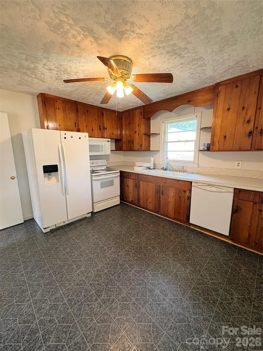 204 W Nims Avenue, Mount Holly, NC 28120 - #3