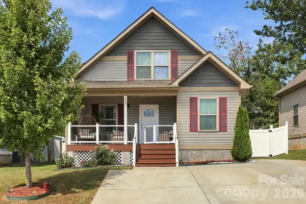 11 Yarrow Meadow Road, Weaverville, NC 28787