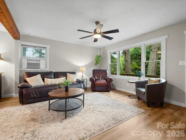 305 Youngs Cove Road, Candler, NC 28715