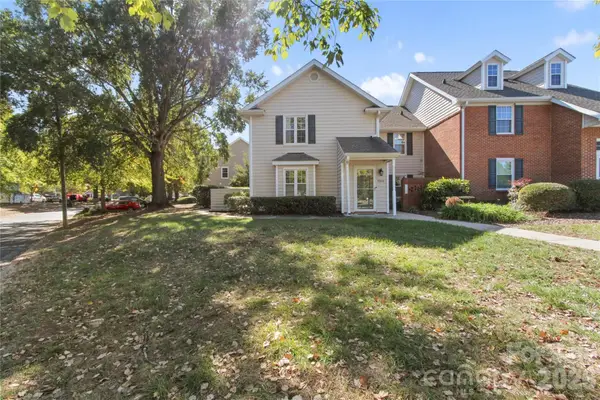 9328 S Vicksburg Park Court S, Charlotte, NC 28210