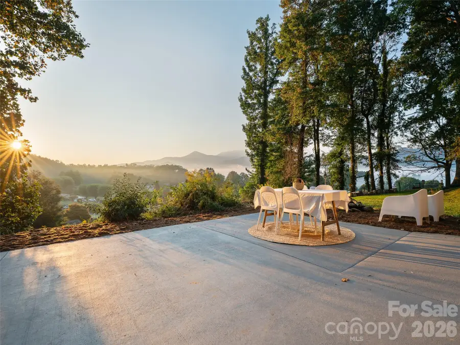 343 Mountain View Road, Burnsville, NC 28714 - #3