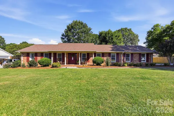8317 Fallsdale Drive, Charlotte, NC 28214