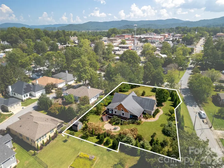 90 S Oaklawn Avenue, Brevard, NC 28712 - #2