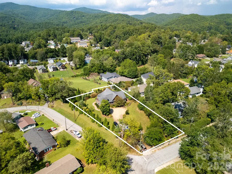 90 S Oaklawn Avenue, Brevard, NC 28712 - #3