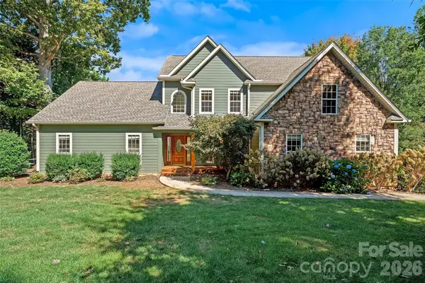 107 Berry Hill Drive, Hendersonville, NC 28791