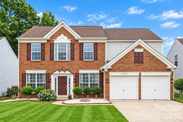 8728 Fieldcroft Drive, Charlotte, NC 28277
