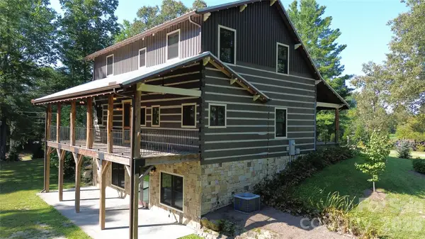10 Black Bear Valley Drive, Hendersonville, NC 28792