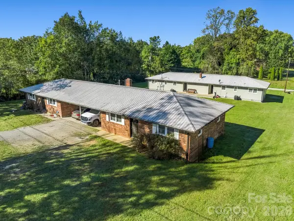 17 Randolph Avenue, Flat Rock, NC 28731
