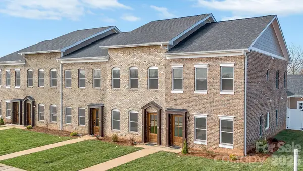 2111 24th Street Lane Se, Hickory, NC 28602