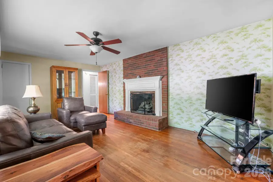1416 36th Avenue Drive Ne, Hickory, NC 28601 - #3