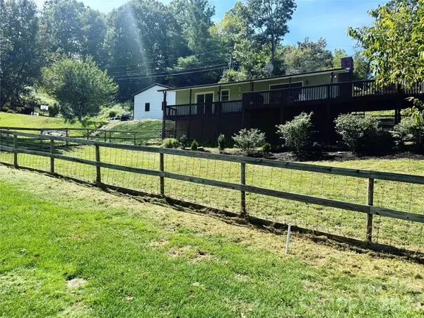 390 Hickory Hill Drive, Spruce Pine, NC 28777