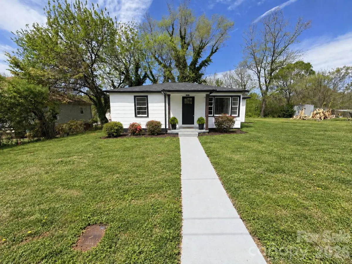 142 S Ervin Avenue, Newton, NC 28658 - #1