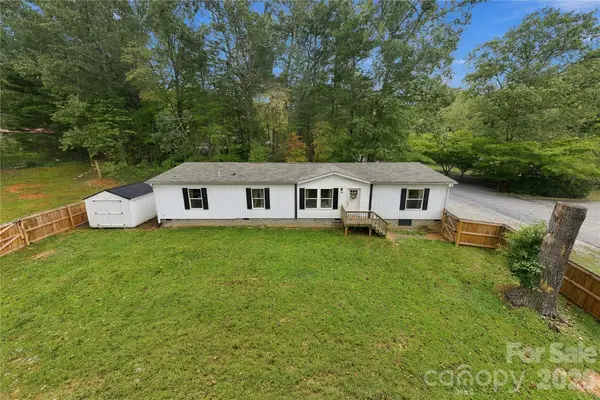 371 Piney Ridge Drive, Hendersonville, NC 28791