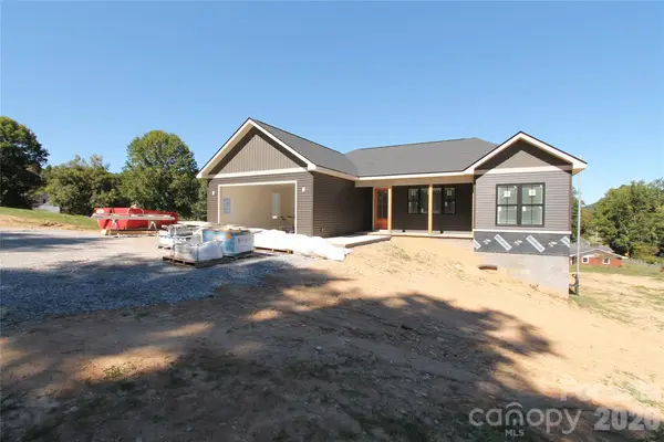 86 Whiskey River Run, Hendersonville, NC 28792