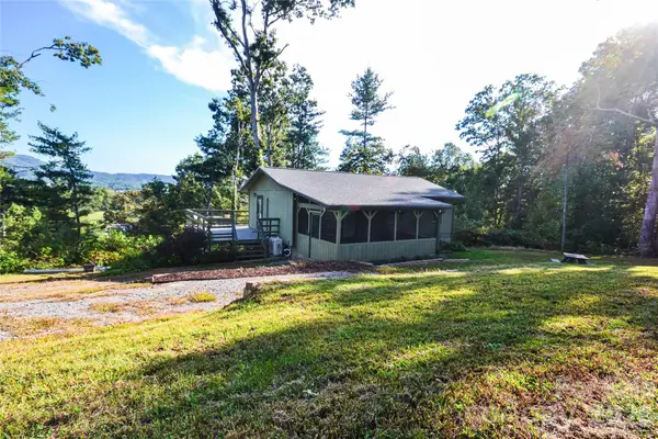 6 Mountain Oaks Drive, Fletcher, NC 28732