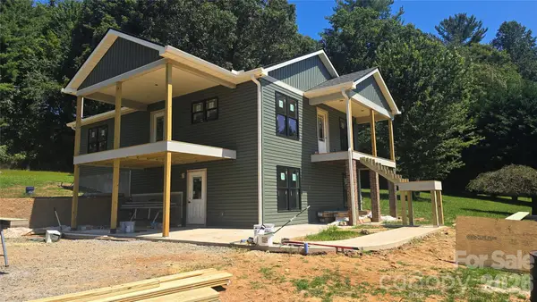 205 Forest Bend Drive, Horse Shoe, NC 28742
