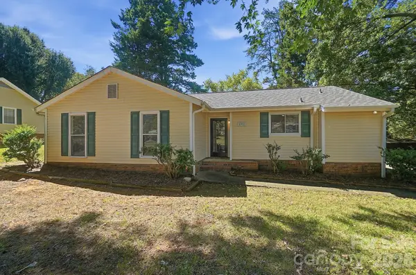 5921 Falstaff Drive, Charlotte, NC 28227