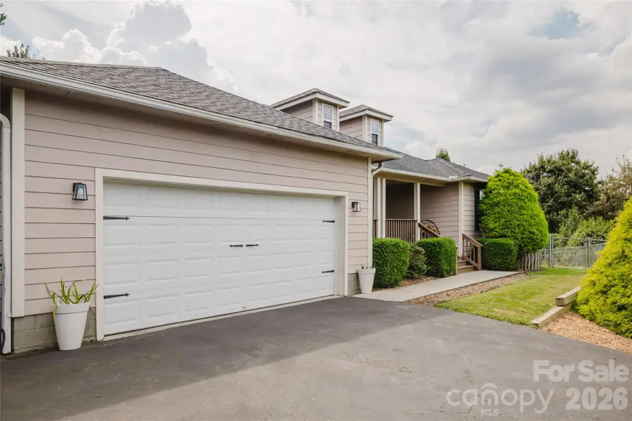 91 Crestview Street, Canton, NC 28716 - #3