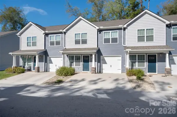 15 Virginia Commons Drive, Arden, NC 28704