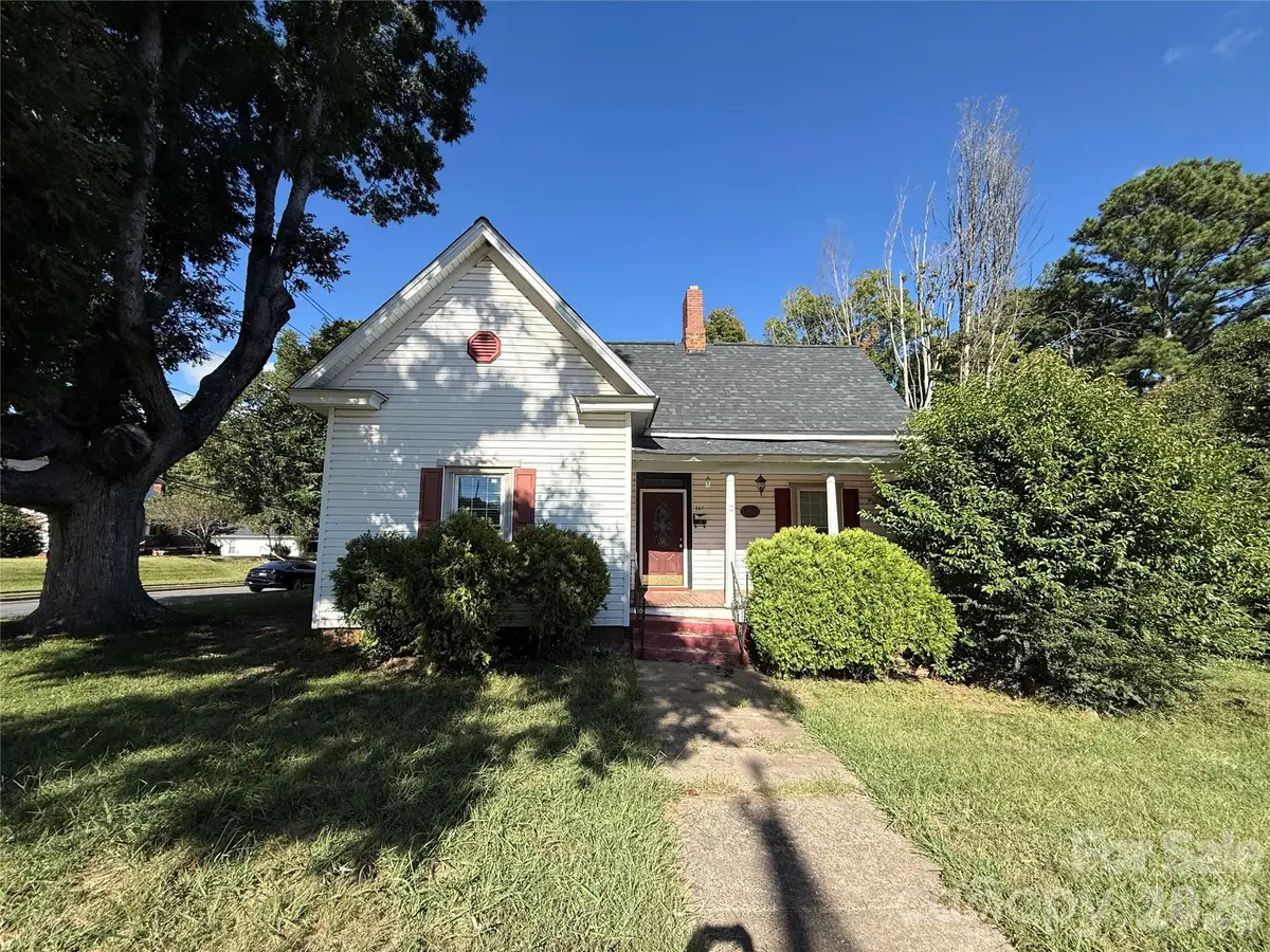 261 W Iredell Avenue, Mooresville, NC 28115 - #1