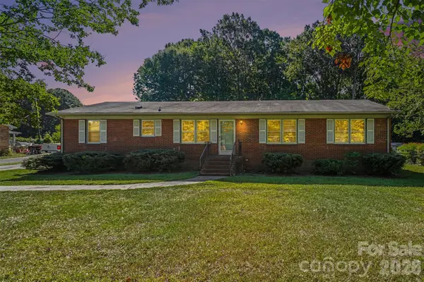 1204 Vickie Lane, Matthews, NC 28104