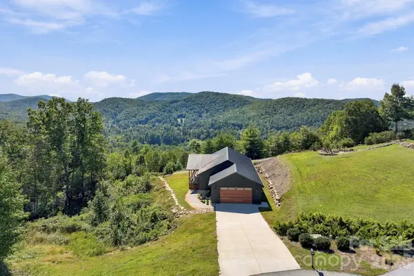 669 Crystal Heights Drive, Hendersonville, NC 28739