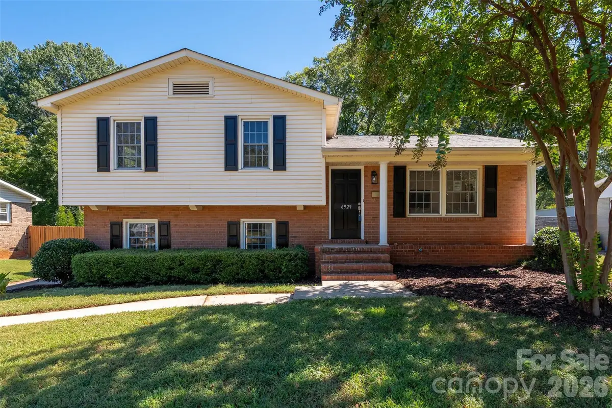6929 Thorncliff Drive, Charlotte, NC 28210 - #1