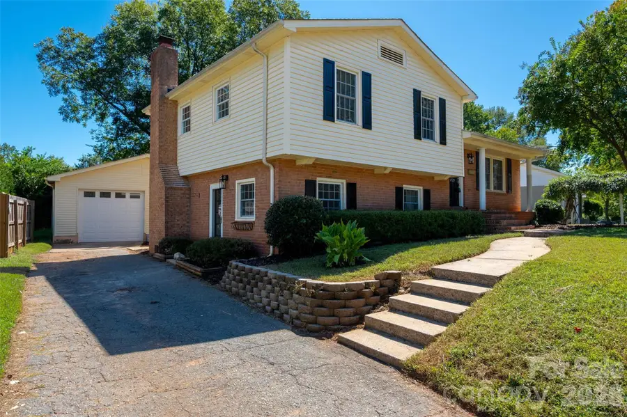 6929 Thorncliff Drive, Charlotte, NC 28210 - #2