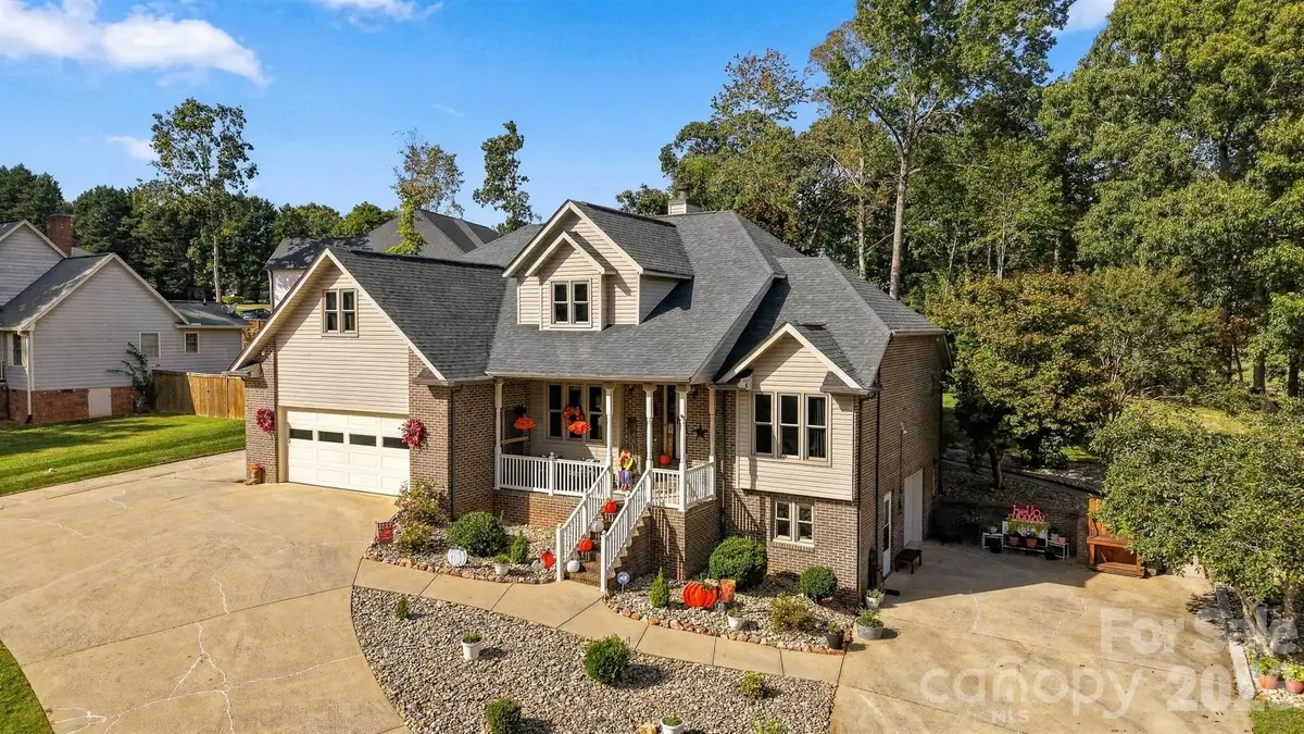3645 Wandering Lane Ne, Hickory, NC 28601 - #1