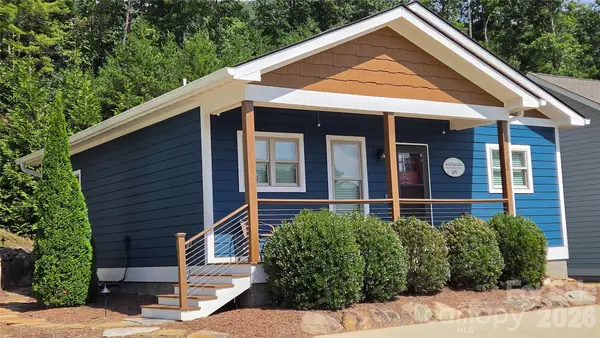 33 Westside Village Road, Fairview, NC 28730