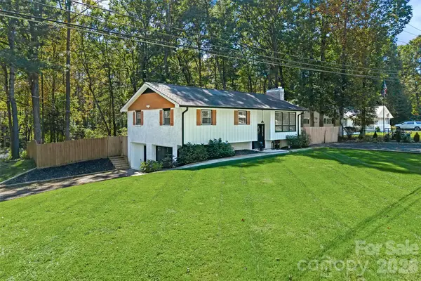 67 W Sweetbriar Lane, Etowah, NC 28729