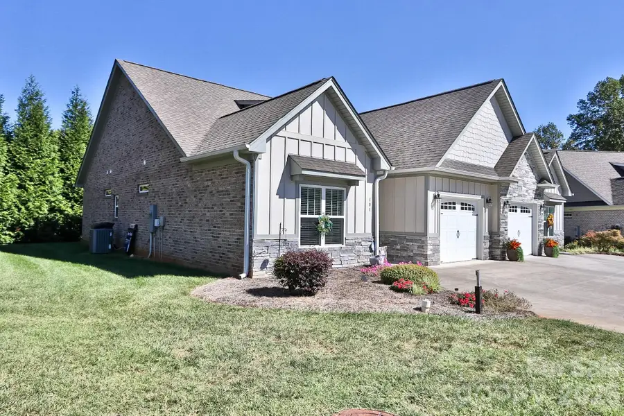 101 Parkview Drive, Yadkinville, NC 27055 - #3