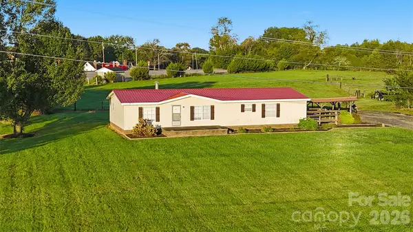 127 White Plains Road, Hiddenite, NC 28636