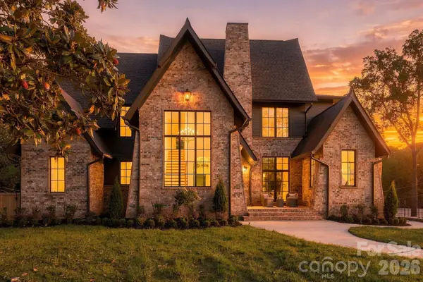 122 Lansdowne Road, Charlotte, NC 28270