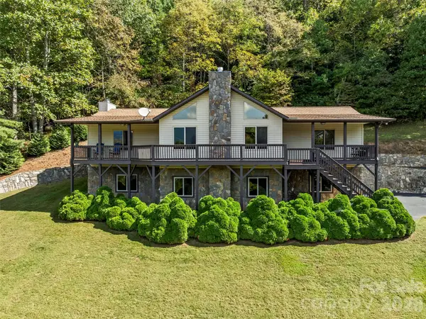 1090 Maple Springs Drive, Waynesville, NC 28785